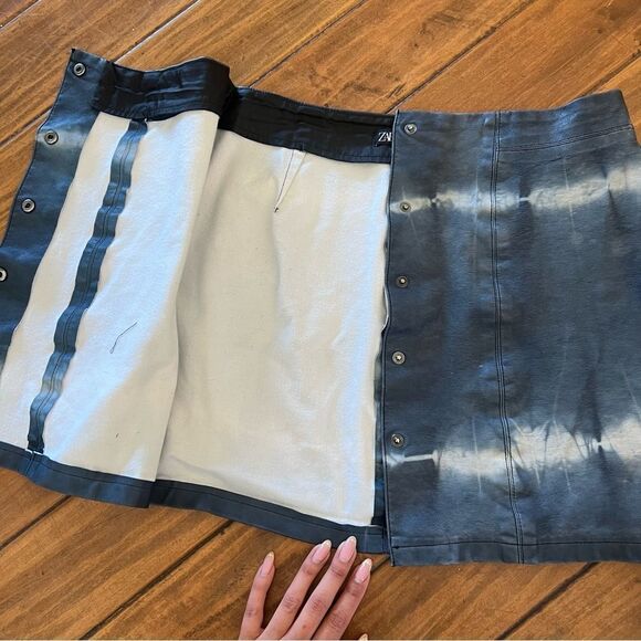 Faux Leather tie dye skirt - Picture 5 of 7